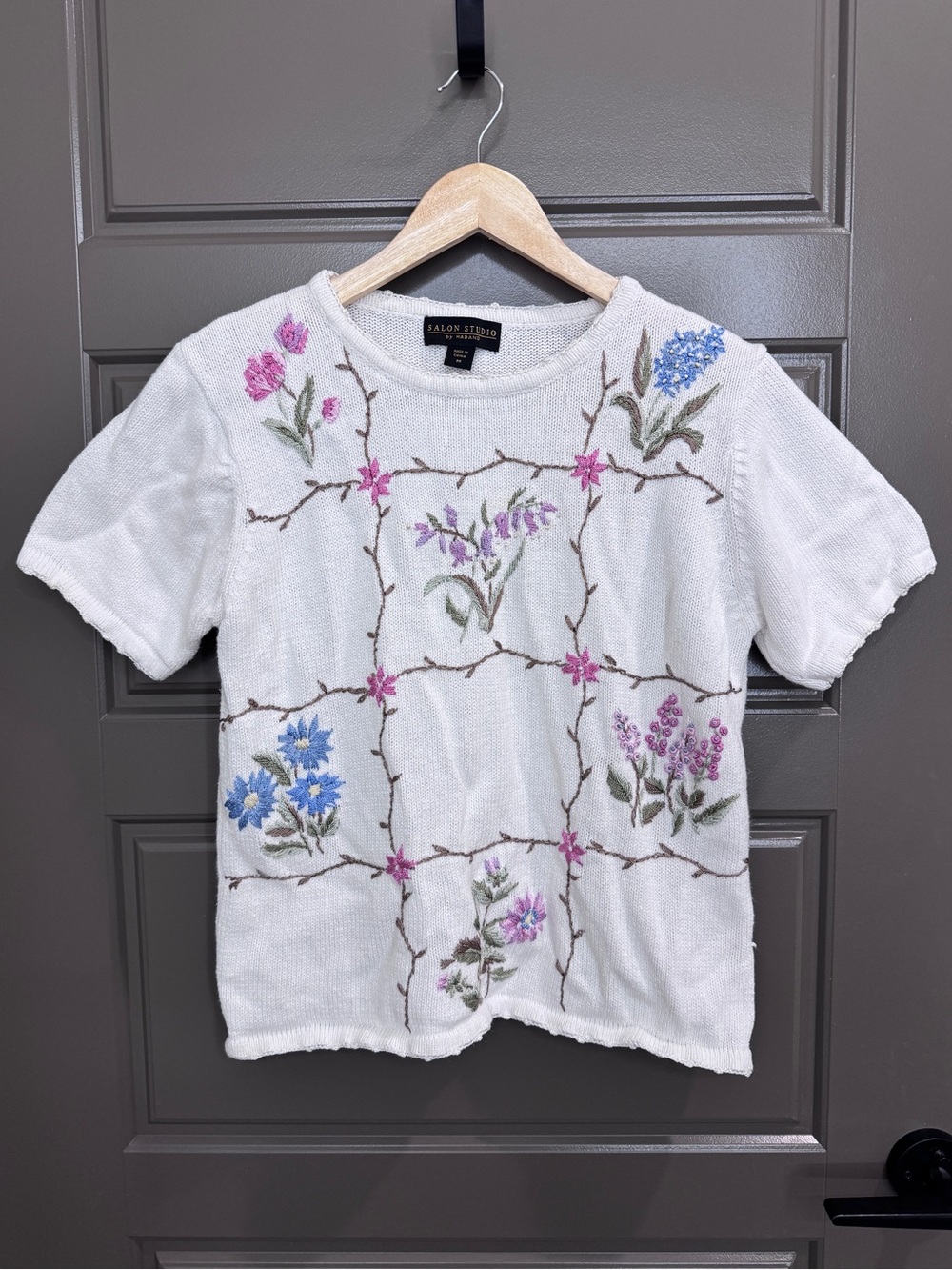 Salon Studio by Haband Floral Embroidered White Knit Shirt
